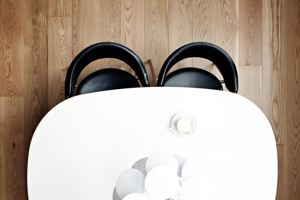 wood-plank-floor-for-break-rooms-in-health-fitness-and-sport-clubs
